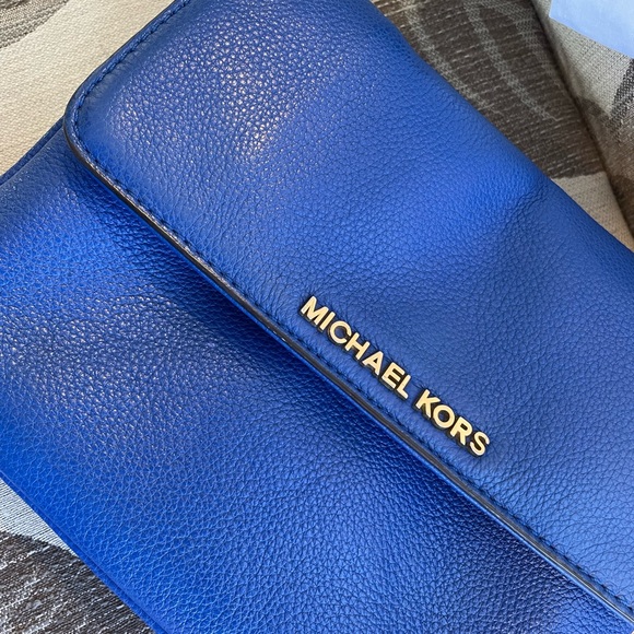 MICHAEL KORS LEATHER CROSSBODY - Picture 2 of 9